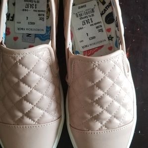 Steve Madden Shoes - Girls Steve Madden pink quilted slip on shoes Steve Madden Shoes - Girls Steve Madden pink quilted slip on shoes